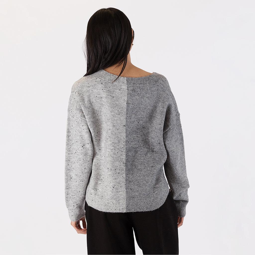 Elevate your fall fashion with the Fleck Two Tone Cardigan in Grey – a must-have for the upcoming season.