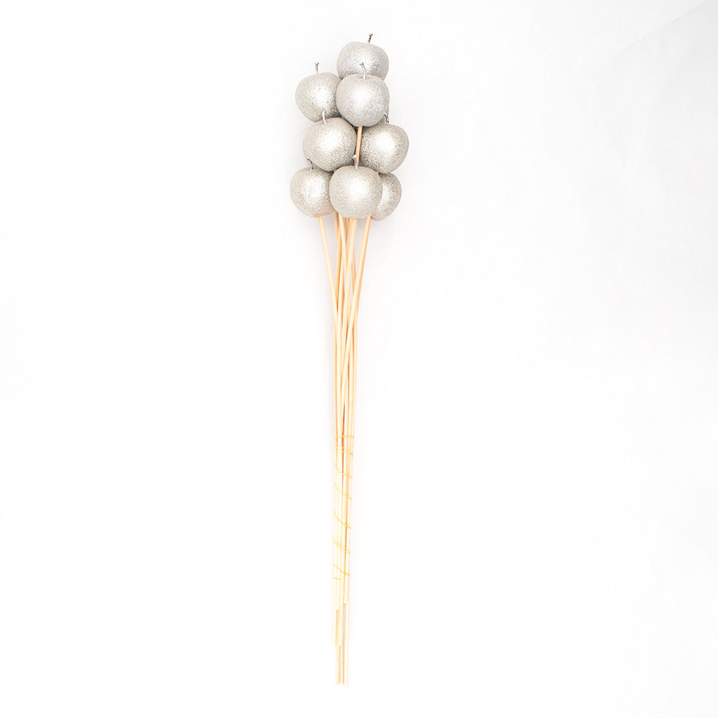 These artificial sugar apples feature a realistic design with a shiny silver finish, adding a touch of glamour and refinement to your space. The lifelike detailing captures the essence of a real sugar apple, while the silver hue brings a modern and luxurious twist.