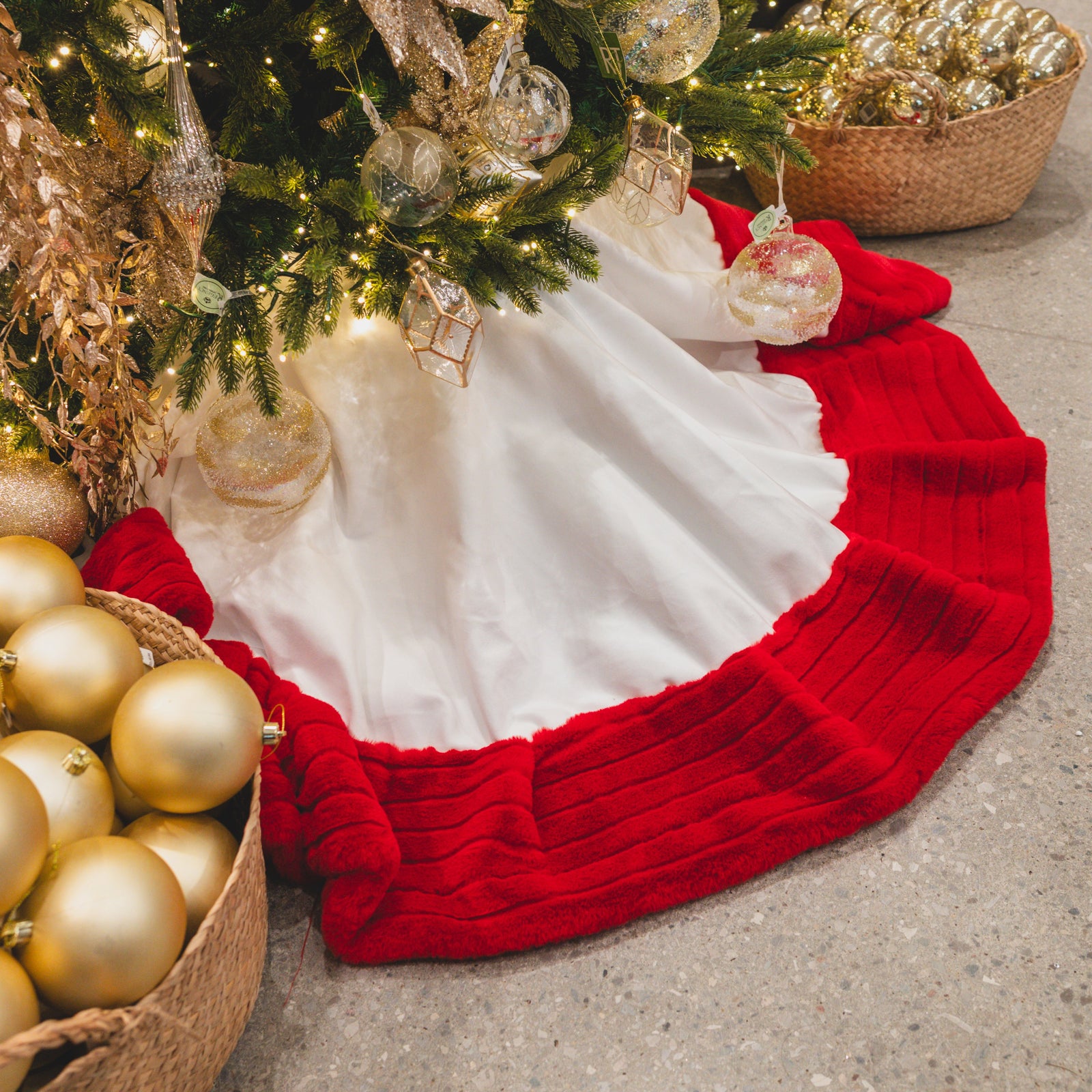 White Velvet Tree Skirt With Fed Faux Fur Trim