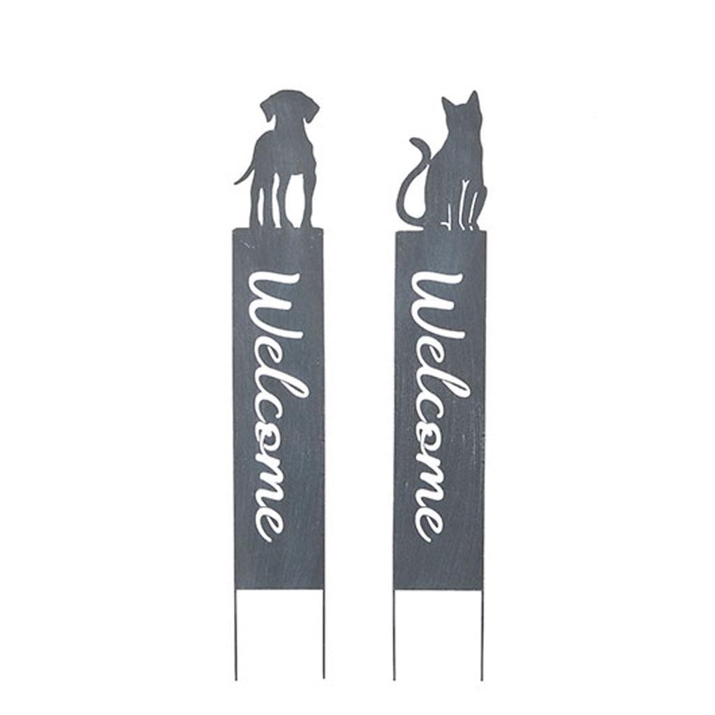 Welcome all with these charming garden welcoming stakes. Measuring 25 inches tall, these stakes will be a delightful addition to your gardens and outdoor spaces.&nbsp;