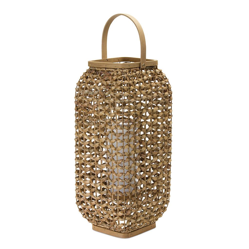 Elevate your outdoor décor with this modern, yet warm-looking lantern. Standing at 20 inches tall, it&#39;s the perfect size to add a touch of ambiance to your patio or backyard.
