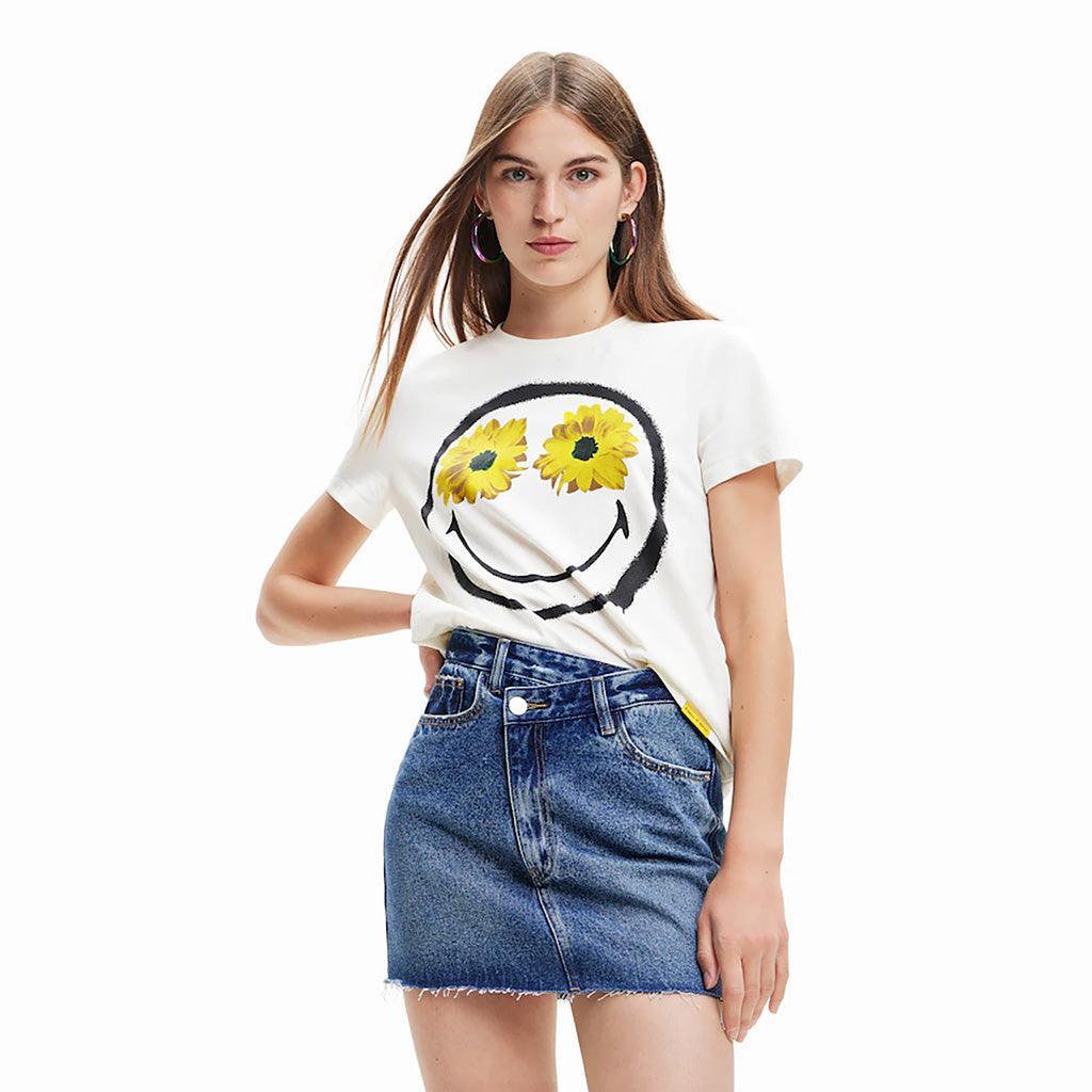 T-Shirt Short Sleeve Smiley w/Flowers White