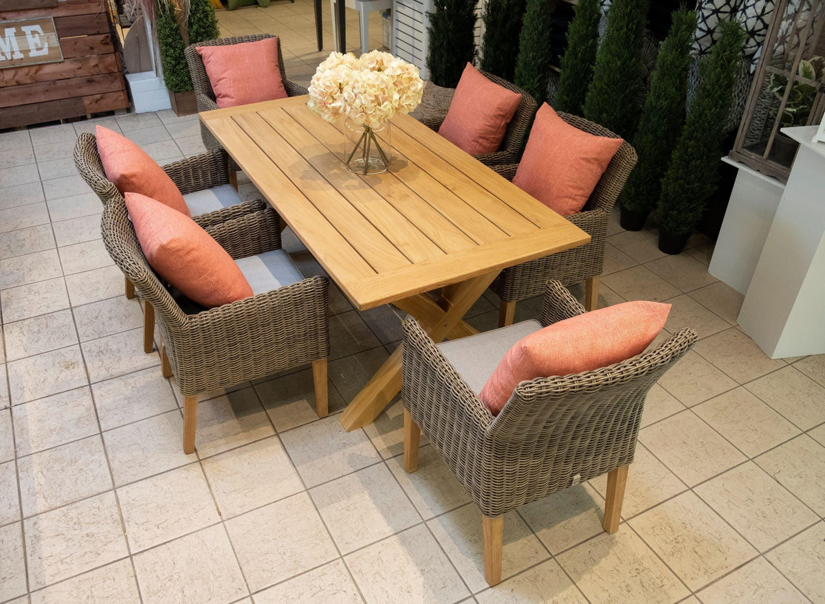 With six fine dining arm chairs and an 87in elegantly designed rectangular dining table, this stunning set competes any outdooring living area. With sand coloured, custom-made cushions, relax in pure comfort. 